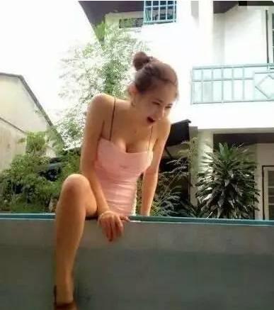 妹纸这是在干啥呢 妹纸这是在干啥呢