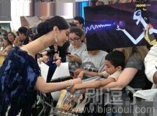 卧槽，我的女神范冰冰要被玩坏了