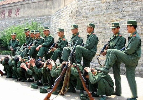 军人搞笑图片大杂烩,看看军人不为人知的一面。