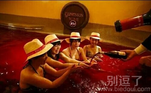 虽说红酒可以美颜吧