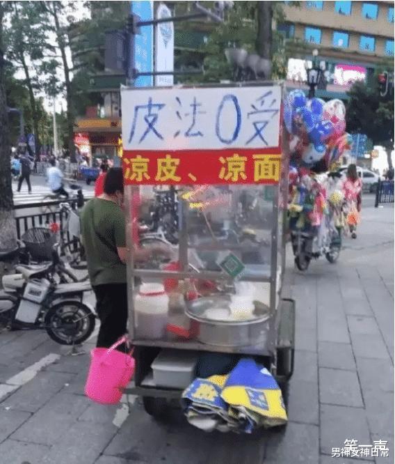 “有个平胸女朋友是多么实用?你想感受一下吗?”哈哈哈哈羡慕不来 “有个平胸女朋友是多么实用?你想感受一下吗?”哈哈哈哈羡慕不来