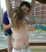 这对男女居然这样 这对男女居然这样