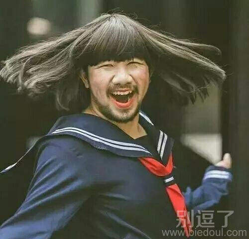 当男人变成女人后,一样可以很妩媚 当男人变成女人后,一样可以很妩媚