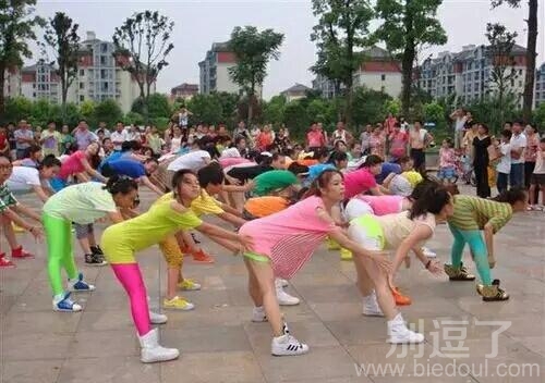 现在广场舞这么有诱惑力