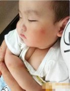 熊孩子搞笑图，这迷人的小乳沟