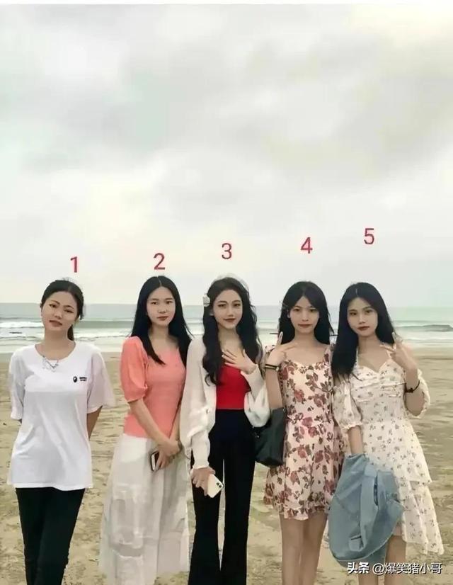 叔叔说,右边那个最好看,但是我还是喜欢中间那个穿红衣服的 叔叔说,右边那个最好看,但是我还是喜欢中间那个穿红衣服的