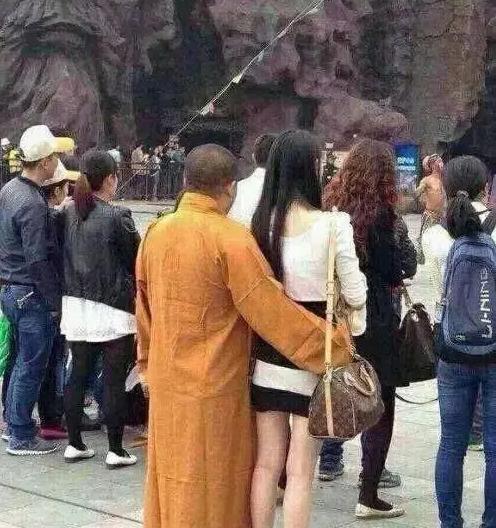 “这是华为1996年的招聘广告,大家自己感受下!”哈哈哈哈成功不是没道理的 “这是华为1996年的招聘广告,大家自己感受下!”哈哈哈哈成功不是没道理的