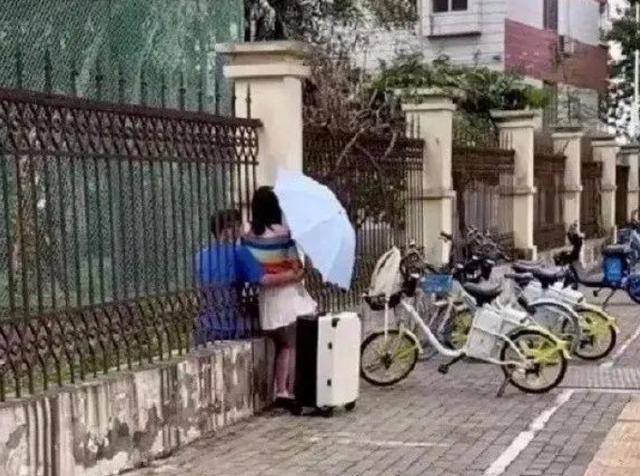 发现老婆的化妆桌抽屉里藏了好多这种小胶圈，这是干啥用的？