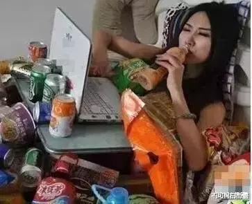 “女朋友闺蜜偷偷给我发来了张照片,我该不该分手呢?”哈哈哈哈哈 “女朋友闺蜜偷偷给我发来了张照片,我该不该分手呢?”哈哈哈哈哈