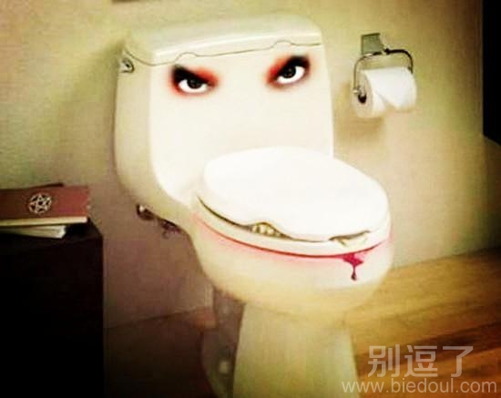 厕所搞笑图片： 这马桶太可怕了，不敢用！