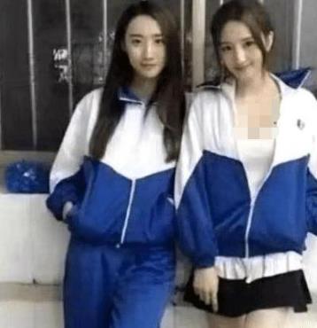 妹子,你这衣服穿得可真够凉快的,站在后面的我都不敢向前看了 妹子,你这衣服穿得可真够凉快的,站在后面的我都不敢向前看了