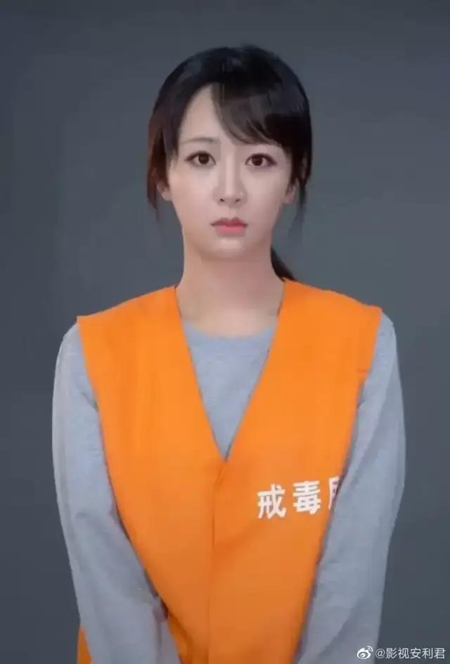 不小心把内衣穿反了,这操作太社死了哈哈哈哈哈 不小心把内衣穿反了,这操作太社死了哈哈哈哈哈