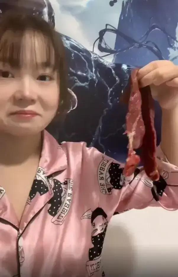 不小心把内衣穿反了,这操作太社死了哈哈哈哈哈 不小心把内衣穿反了,这操作太社死了哈哈哈哈哈