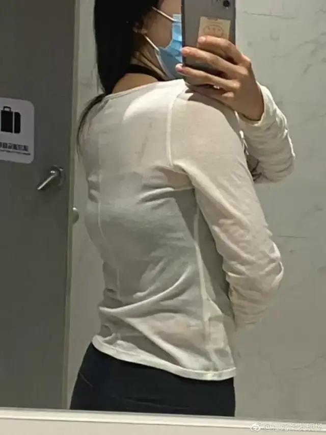 不小心把内衣穿反了,这操作太社死了哈哈哈哈哈 不小心把内衣穿反了,这操作太社死了哈哈哈哈哈