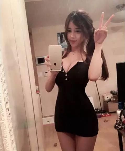 前桌的女同学上课穿成这个样子!总是让我分心!这可怎么办? 前桌的女同学上课穿成这个样子!总是让我分心!这可怎么办?