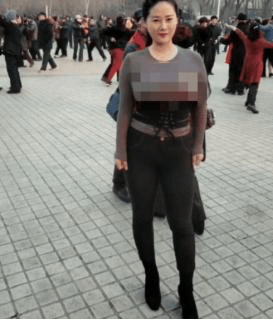 小姐姐脖子上的链子太个性,长得好看果然任性啊!啥都能驾驭的了哈哈哈! 小姐姐脖子上的链子太个性,长得好看果然任性啊!啥都能驾驭的了哈哈哈!