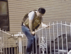 大家不要告诉他。 大家不要告诉他。