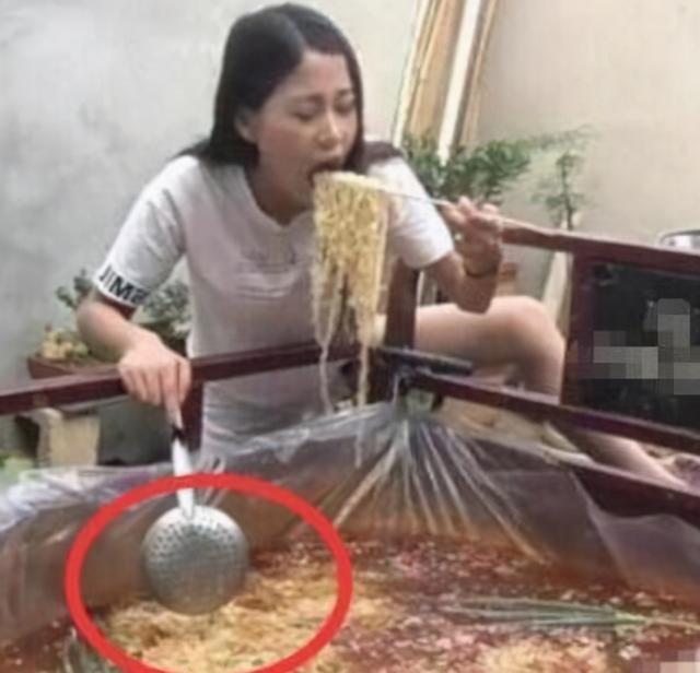 “老婆的好闺蜜喊我去KTV,穿的这谁还能扛得住?”哈哈哈哈哥们还是得忍一忍呀! “老婆的好闺蜜喊我去KTV,穿的这谁还能扛得住?”哈哈哈哈哥们还是得忍一忍呀!
