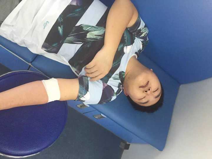 “男友网购的情侣衣,我不知该怎么穿...”像极了方向盘! “男友网购的情侣衣,我不知该怎么穿...”像极了方向盘!
