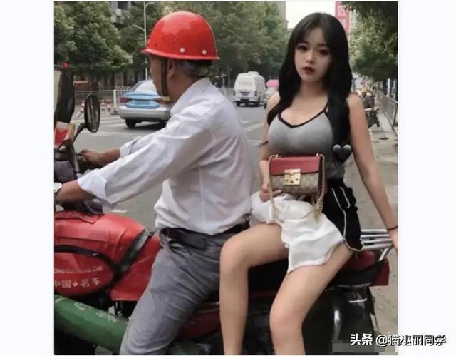 阿姨,地铁上这么多人看着呢,我都感觉到尴尬!网友:味道如何 阿姨,地铁上这么多人看着呢,我都感觉到尴尬!网友:味道如何