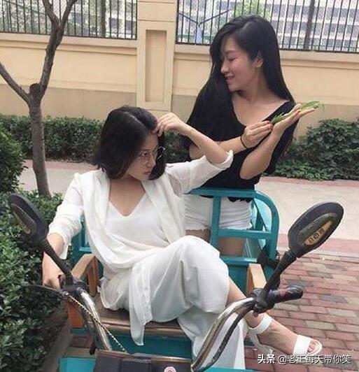 单位有个外聘专家是日本人,领导为了照顾他的感受,笑疯了哈哈哈 单位有个外聘专家是日本人,领导为了照顾他的感受,笑疯了哈哈哈