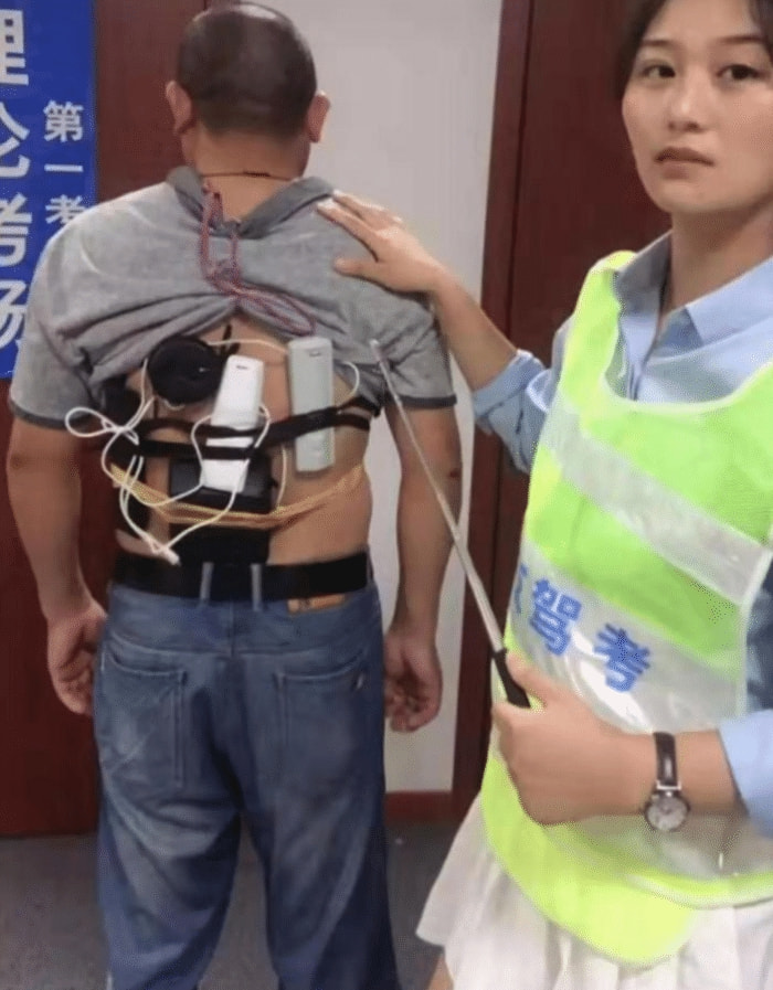 “健身房偶遇了心动的妹子,我月薪五千能追到她吗?”哈哈哈哈真敢想 “健身房偶遇了心动的妹子,我月薪五千能追到她吗?”哈哈哈哈真敢想