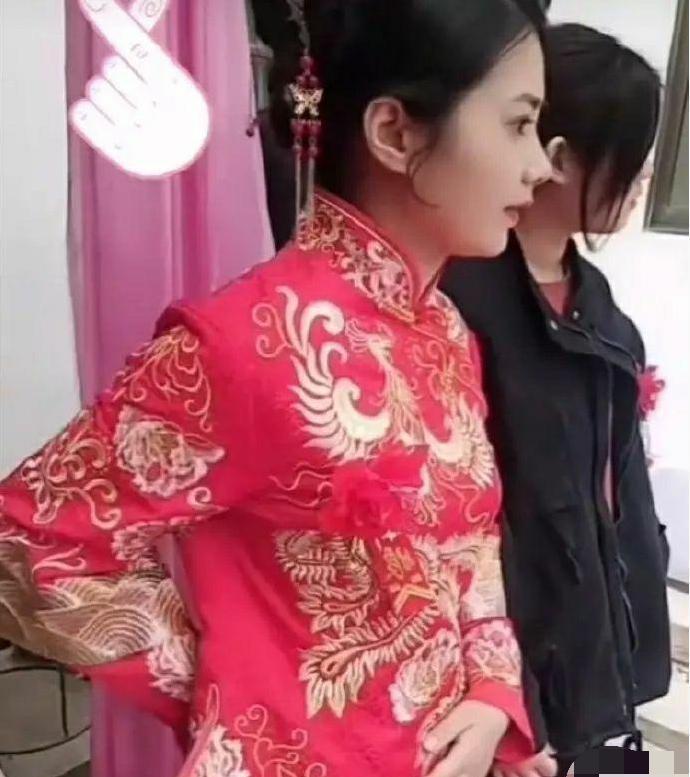 “新娘结婚当天,做出了这个动作,说明了什么”,哈哈哈! “新娘结婚当天,做出了这个动作,说明了什么”,哈哈哈!