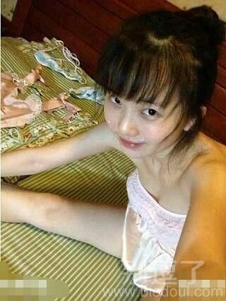 我看到旁边不该看的了 我看到旁边不该看的了