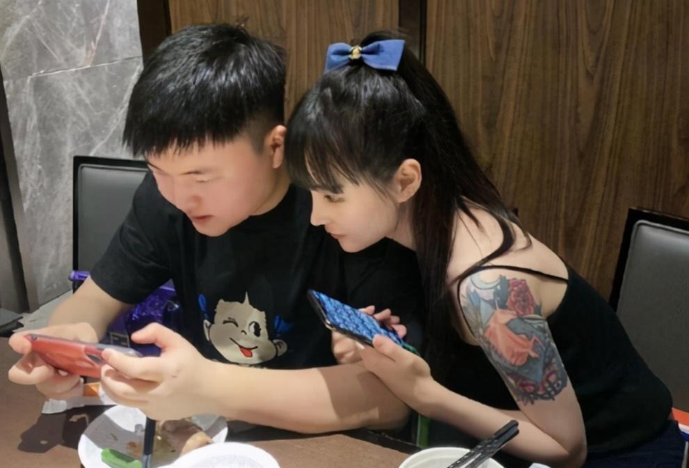 “陪女友去医院检查,医生从她体内取出来的,这是啥东西?”哈哈哈哈 “陪女友去医院检查,医生从她体内取出来的,这是啥东西?”哈哈哈哈