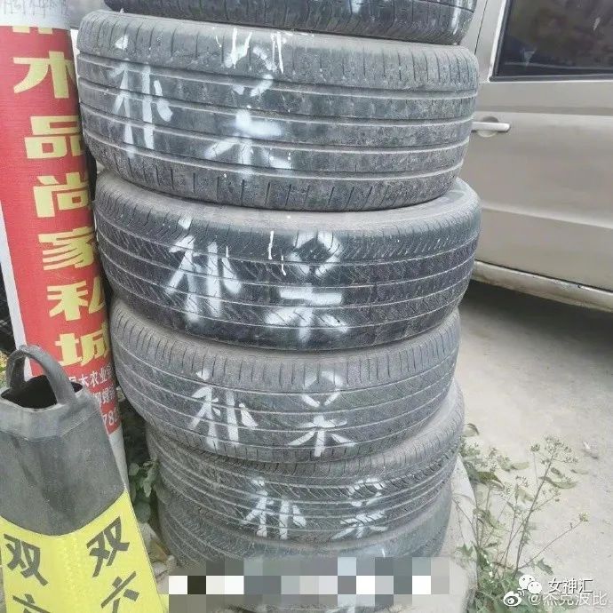 爸妈花50w帮我装修婚房,打开灯后崩溃了!网友:这KTV画风令人害怕! 爸妈花50w帮我装修婚房,打开灯后崩溃了!网友:这KTV画风令人害怕!