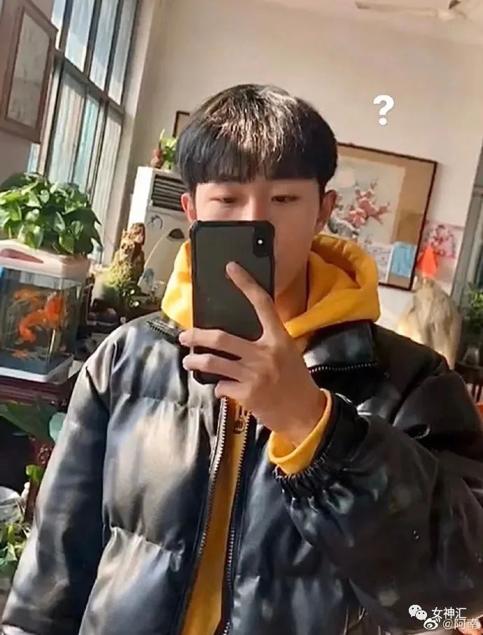 爸妈花50w帮我装修婚房,打开灯后崩溃了!网友:这KTV画风令人害怕! 爸妈花50w帮我装修婚房,打开灯后崩溃了!网友:这KTV画风令人害怕!