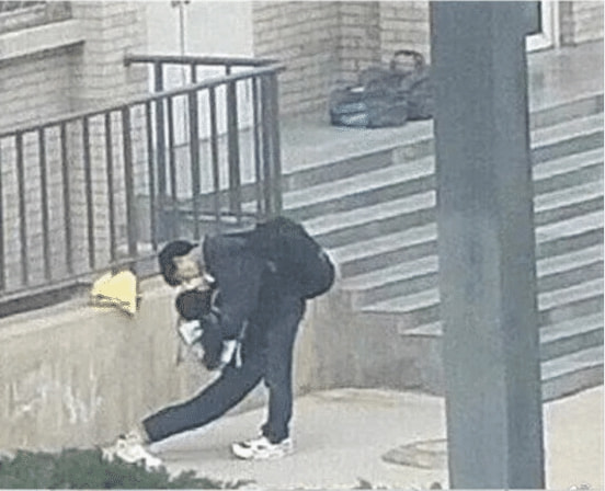 情侣高难度姿势秀恩爱,这谁受得了啊,哈哈哈 情侣高难度姿势秀恩爱,这谁受得了啊,哈哈哈