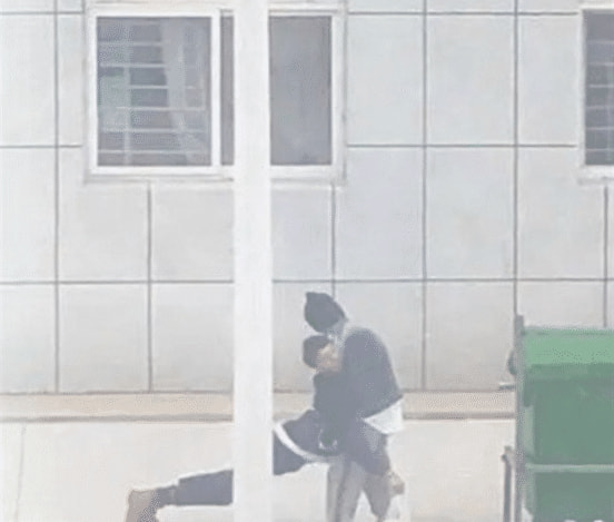 情侣高难度姿势秀恩爱,这谁受得了啊,哈哈哈 情侣高难度姿势秀恩爱,这谁受得了啊,哈哈哈