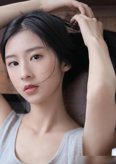 妹子,以后别穿这种薄如蝉翼的衣服上街了,男朋友会生气的! 妹子,以后别穿这种薄如蝉翼的衣服上街了,男朋友会生气的!
