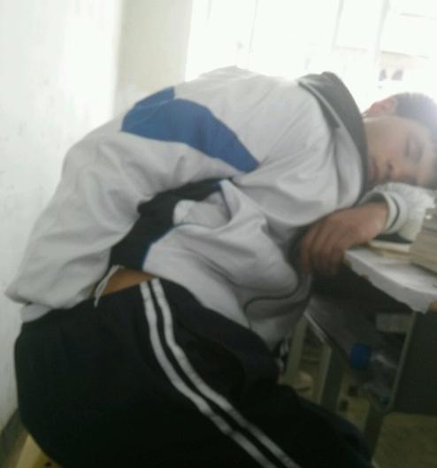 同学,上着课呢搞笑图片 同学,上着课呢搞笑图片