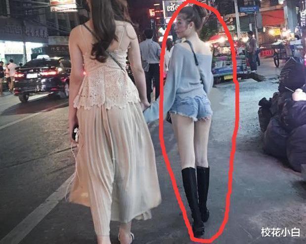 妹子你是把卧铺当自己家了啊?真是不把我们当外人呢哈哈 妹子你是把卧铺当自己家了啊?真是不把我们当外人呢哈哈