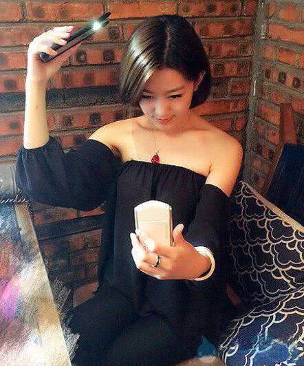 “女朋友出差给我发了照片报平安，但大家都劝我分手”这有什么问题吗？