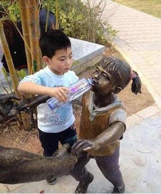 恶搞雕塑雕像搞笑图片 恶搞雕塑雕像搞笑图片