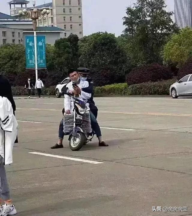 精彩段子爆笑神图:试问哪个男人能拒绝奥特曼的诱惑? 精彩段子爆笑神图:试问哪个男人能拒绝奥特曼的诱惑?
