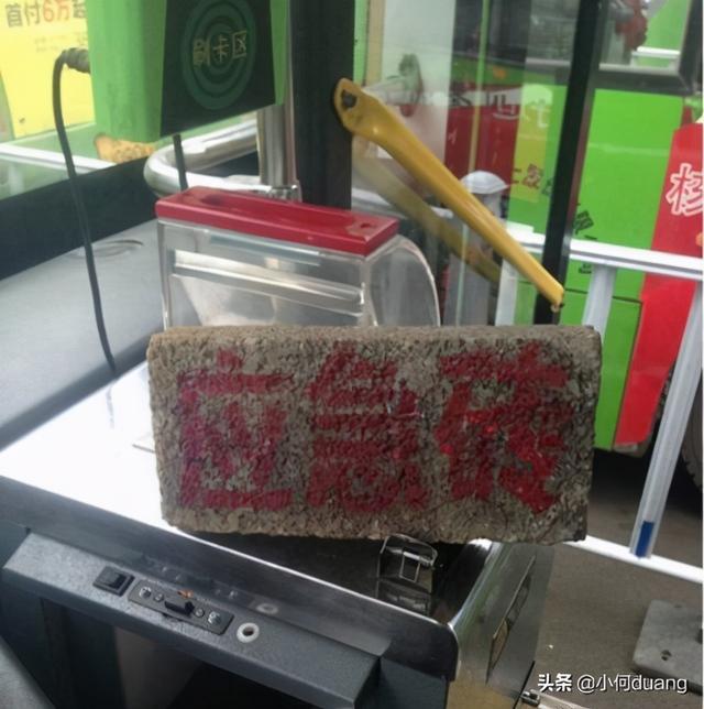 每日一笑:妈妈说,这样喝水可以少洗一个杯子 每日一笑:妈妈说,这样喝水可以少洗一个杯子