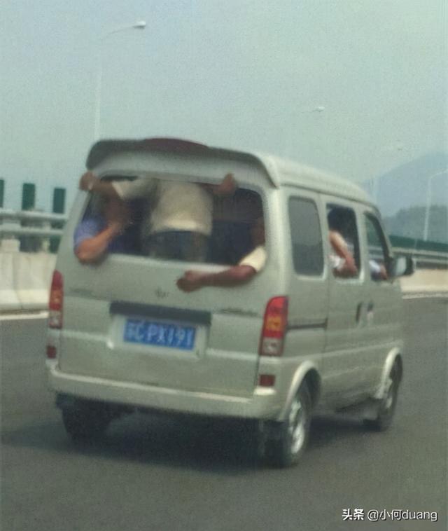 每日一笑:妈妈说,这样喝水可以少洗一个杯子 每日一笑:妈妈说,这样喝水可以少洗一个杯子