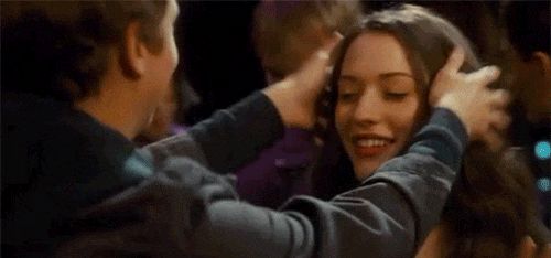 妹子,确定你没有穿错衣服就出来了,这身打扮看得我脸都红了