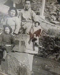 妹子,确定你没有穿错衣服就出来了,这身打扮看得我脸都红了