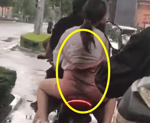 “挡泥板:你们以为我是花瓶吗?”哈哈哈哈下雨天千万别坐摩托车.... “挡泥板:你们以为我是花瓶吗?”哈哈哈哈下雨天千万别坐摩托车....