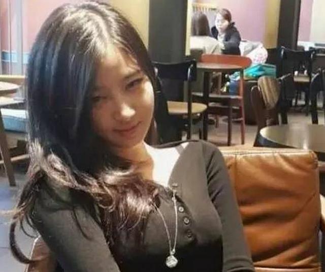 “看了兄弟的婚纱照,再看看旁边的伴娘,突然感觉哪里不对劲...”哈哈哈哈~ “看了兄弟的婚纱照,再看看旁边的伴娘,突然感觉哪里不对劲...”哈哈哈哈~