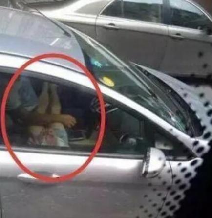 “大伙儿要是有这样的媳妇,还会采外面的野花吗?”哈哈哈哈~ “大伙儿要是有这样的媳妇,还会采外面的野花吗?”哈哈哈哈~