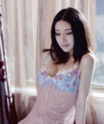 清纯美女性感内涵！