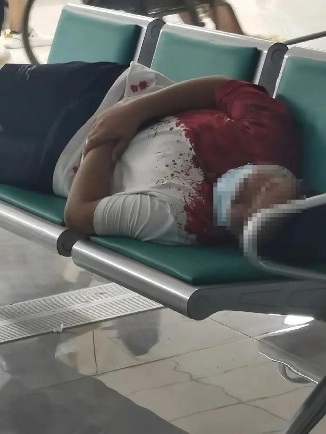 “主播你的胸掉了?直播中出现的超尴尬意外…” “主播你的胸掉了?直播中出现的超尴尬意外…”