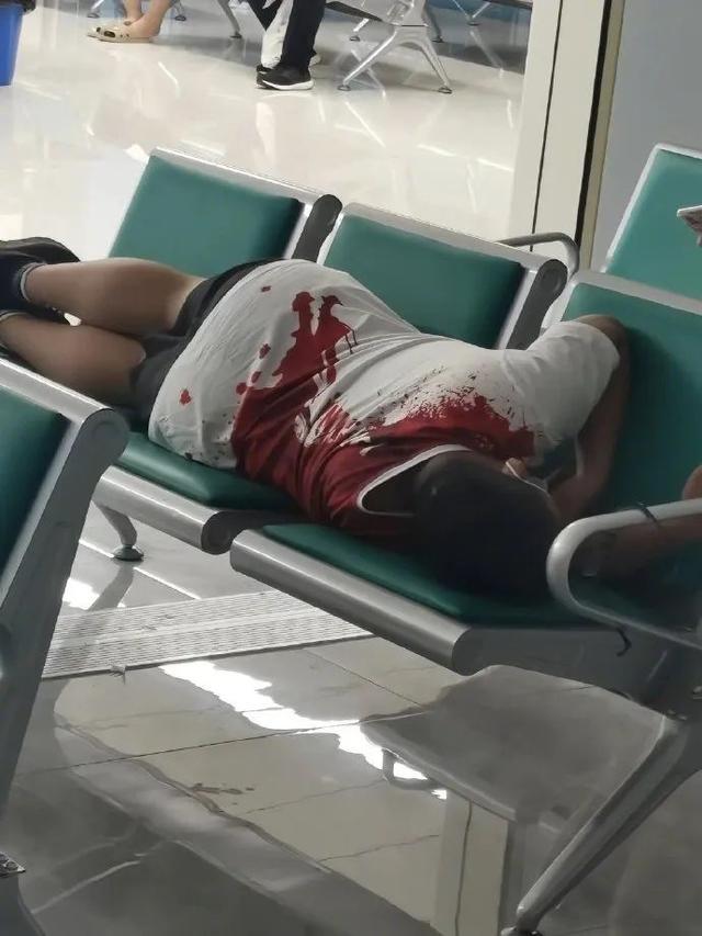“主播你的胸掉了?直播中出现的超尴尬意外…” “主播你的胸掉了?直播中出现的超尴尬意外…”
