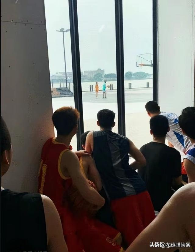 “只有将亮度调亮,才能看懂的梗!”哈哈哈,终于看出来了 “只有将亮度调亮,才能看懂的梗!”哈哈哈,终于看出来了